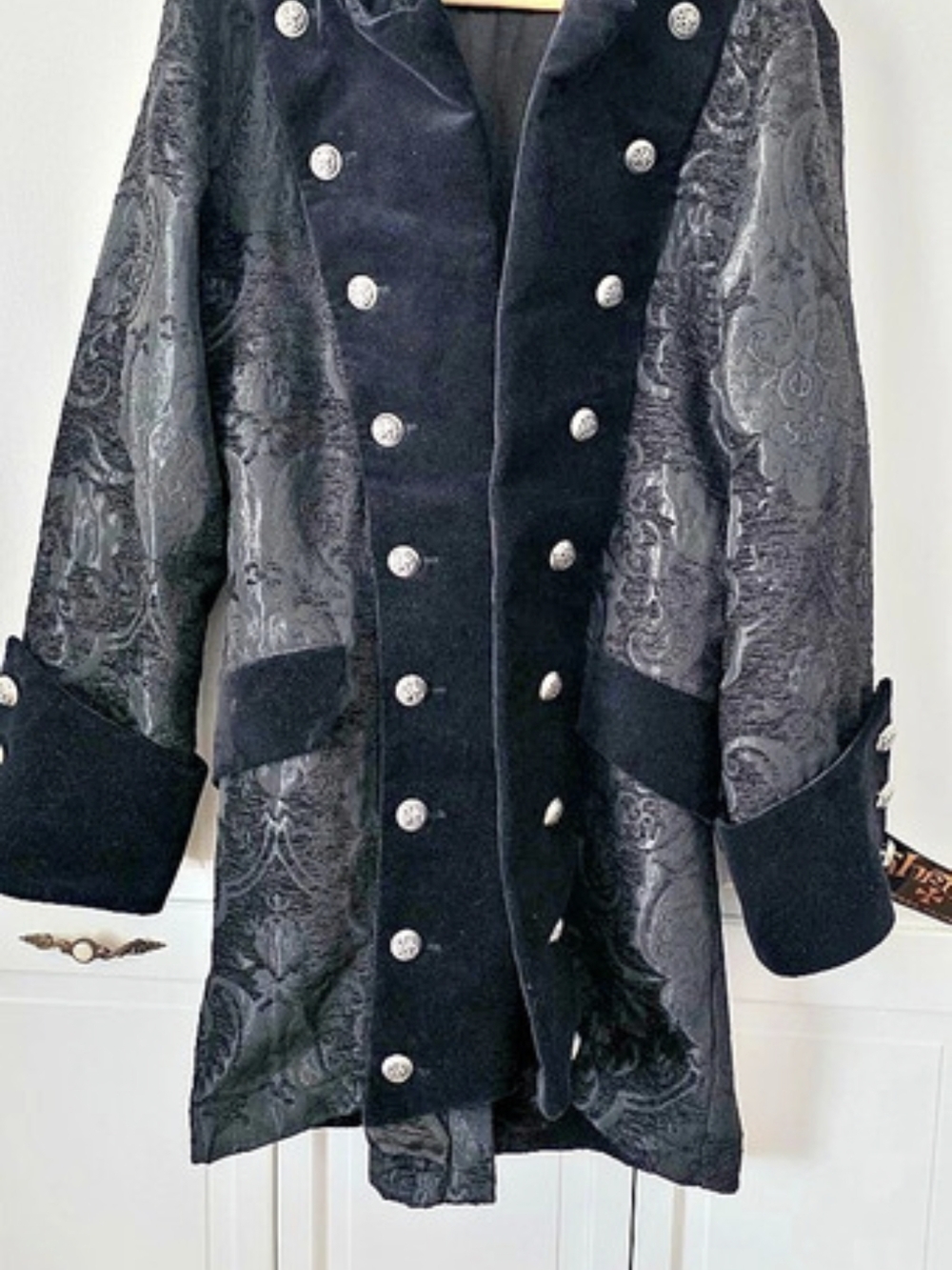 Shrine Black Paisley Coat Size Large NWT